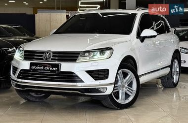 Внедорожник / Кроссовер Volkswagen Touareg 2015 в Николаеве
