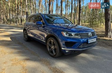 Внедорожник / Кроссовер Volkswagen Touareg 2015 в Александровке