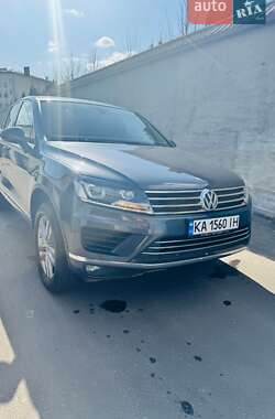 Внедорожник / Кроссовер Volkswagen Touareg 2015 в Киеве