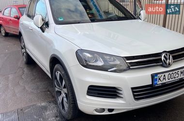 Внедорожник / Кроссовер Volkswagen Touareg 2013 в Киеве