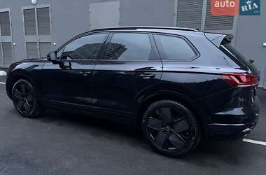 Внедорожник / Кроссовер Volkswagen Touareg 2020 в Киеве