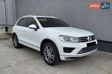 Внедорожник / Кроссовер Volkswagen Touareg 2015 в Киеве