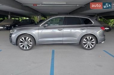 Позашляховик / Кросовер Volkswagen Touareg 2018 в Чернівцях