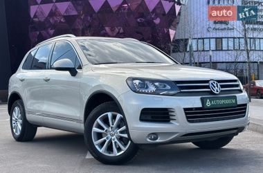 Внедорожник / Кроссовер Volkswagen Touareg 2014 в Киеве