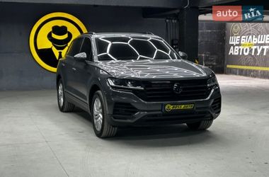 Позашляховик / Кросовер Volkswagen Touareg 2018 в Чернівцях