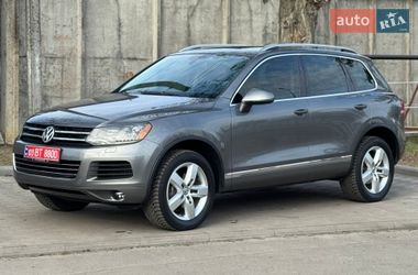 Позашляховик / Кросовер Volkswagen Touareg 2011 в Лубнах