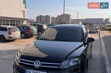 Позашляховик / Кросовер Volkswagen Touareg 2012 в Вараші