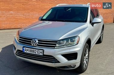 Внедорожник / Кроссовер Volkswagen Touareg 2015 в Киеве