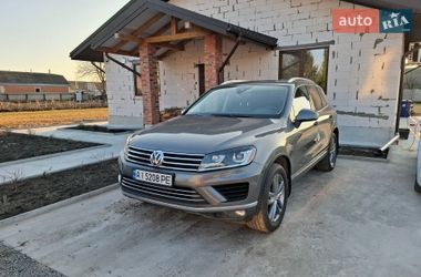 Позашляховик / Кросовер Volkswagen Touareg 2015 в Яготині