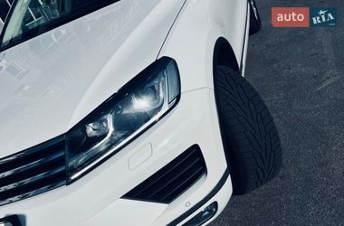 Позашляховик / Кросовер Volkswagen Touareg 2015 в Києві