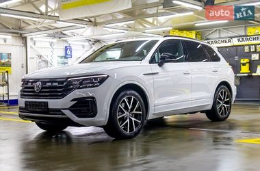 Позашляховик / Кросовер Volkswagen Touareg 2018 в Чернівцях