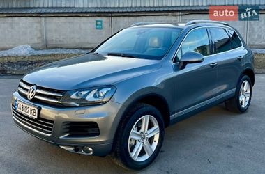 Внедорожник / Кроссовер Volkswagen Touareg 2014 в Киеве