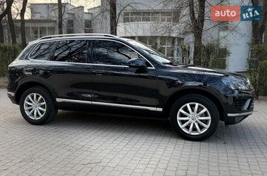 Позашляховик / Кросовер Volkswagen Touareg 2015 в Запоріжжі