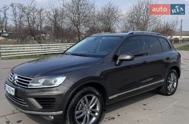 Позашляховик / Кросовер Volkswagen Touareg 2016 в Києві
