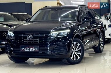 Позашляховик / Кросовер Volkswagen Touareg 2018 в Миколаєві