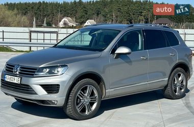 Внедорожник / Кроссовер Volkswagen Touareg 2015 в Фастове
