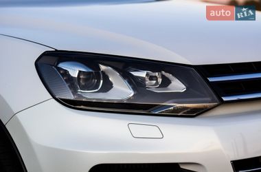 Внедорожник / Кроссовер Volkswagen Touareg 2013 в Днепре