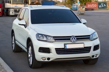 Внедорожник / Кроссовер Volkswagen Touareg 2013 в Днепре