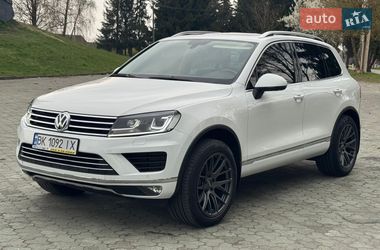 Позашляховик / Кросовер Volkswagen Touareg 2014 в Дубні