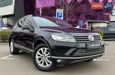 Позашляховик / Кросовер Volkswagen Touareg 2017 в Києві