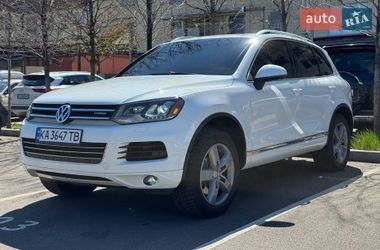 Внедорожник / Кроссовер Volkswagen Touareg 2012 в Киеве