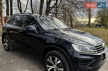 Внедорожник / Кроссовер Volkswagen Touareg 2015 в Тернополе