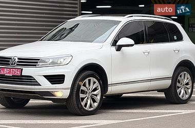 Позашляховик / Кросовер Volkswagen Touareg 2016 в Києві
