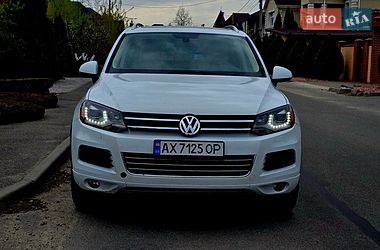 Позашляховик / Кросовер Volkswagen Touareg 2014 в Києві