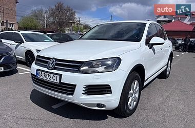 Внедорожник / Кроссовер Volkswagen Touareg 2014 в Киеве