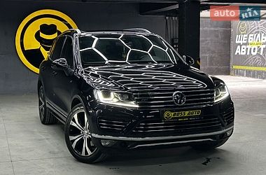 Позашляховик / Кросовер Volkswagen Touareg 2015 в Чернівцях