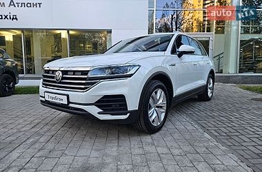 Позашляховик / Кросовер Volkswagen Touareg 2019 в Києві