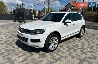 Позашляховик / Кросовер Volkswagen Touareg 2012 в Києві