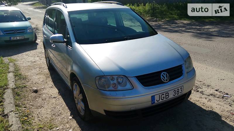 Мінівен Volkswagen Touran 2004 в Чернівцях