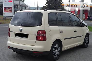 Минивэн Volkswagen Touran 2010 в Днепре
