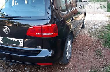 Седан Volkswagen Touran 2013 в 