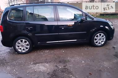 Седан Volkswagen Touran 2013 в 