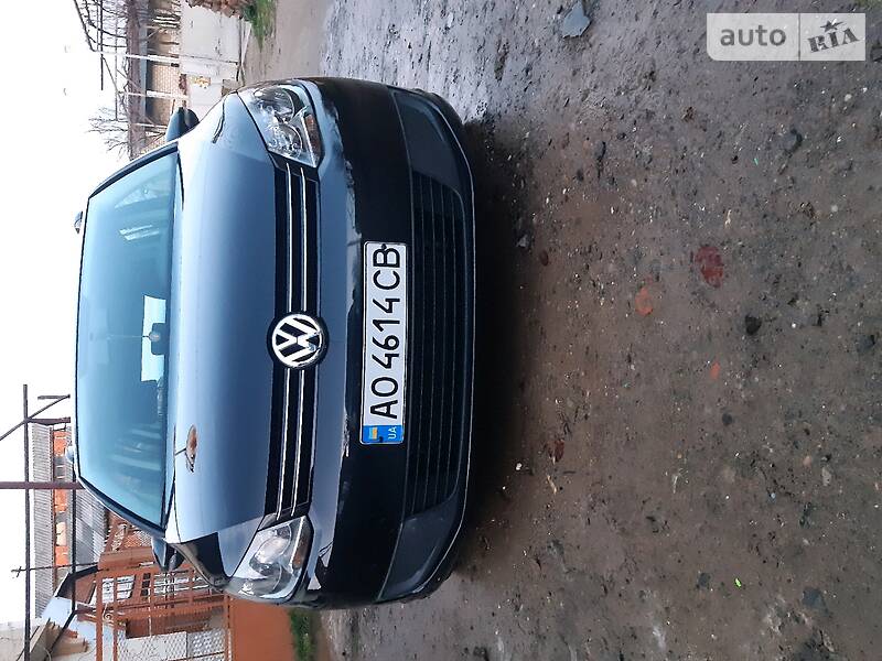 Седан Volkswagen Touran 2013 в 