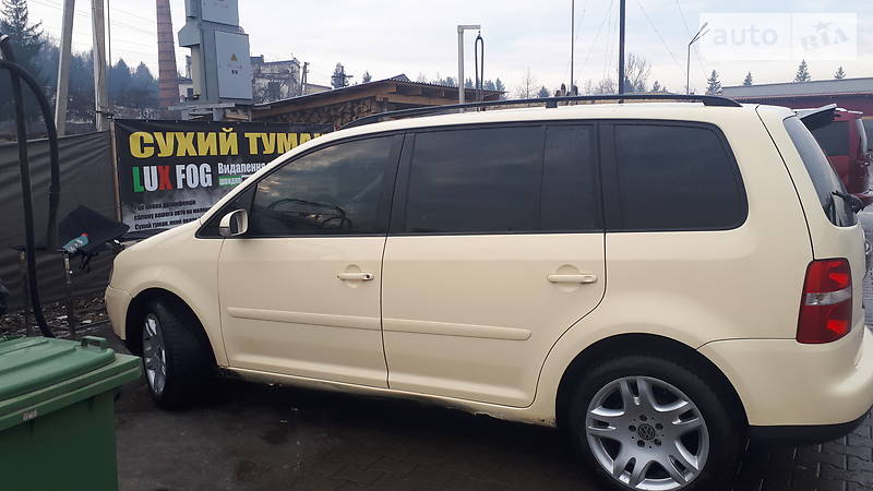 Мінівен Volkswagen Touran 2004 в Іршаві