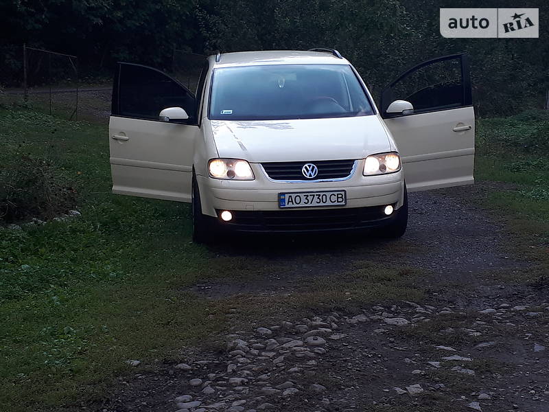 Мінівен Volkswagen Touran 2004 в Іршаві