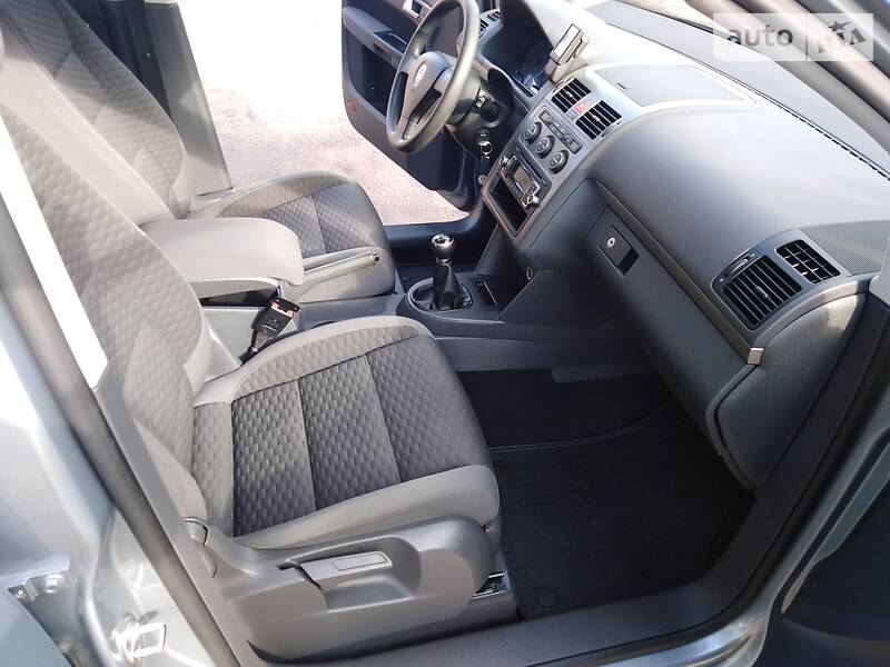 Мінівен Volkswagen Touran 2009 в Запоріжжі