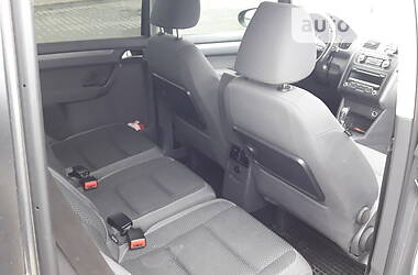 Мінівен Volkswagen Touran 2011 в 