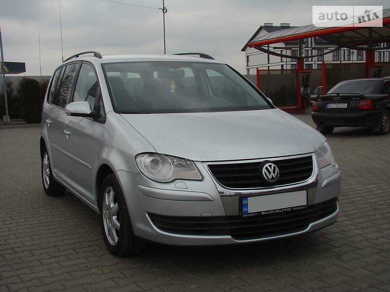 Мінівен Volkswagen Touran 2008 в Луцьку
