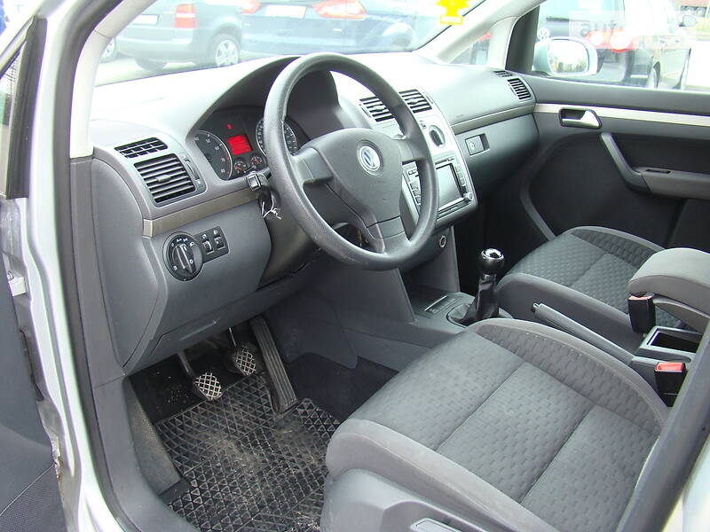 Мінівен Volkswagen Touran 2008 в Луцьку