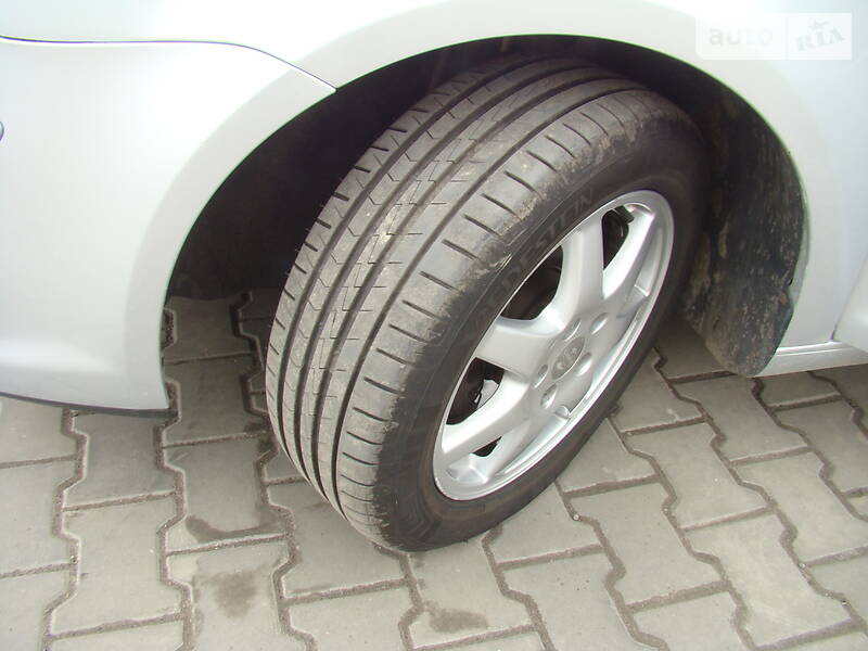 Мінівен Volkswagen Touran 2008 в Луцьку