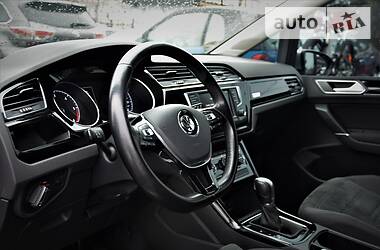 Мінівен Volkswagen Touran 2015 в 
