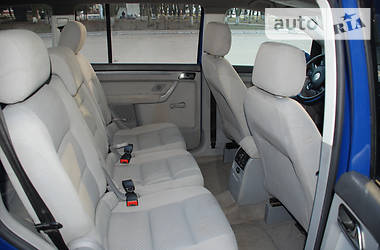 Седан Volkswagen Touran 2003 в 