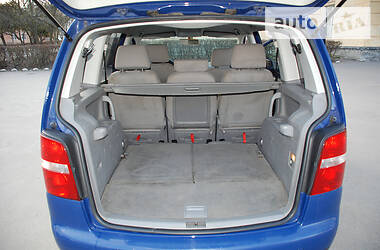 Седан Volkswagen Touran 2003 в 