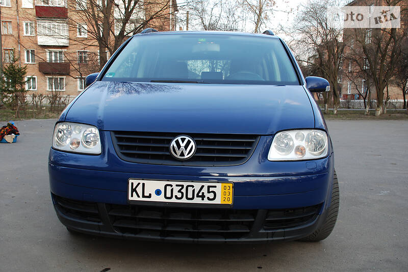 Седан Volkswagen Touran 2003 в 