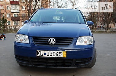 Седан Volkswagen Touran 2003 в 