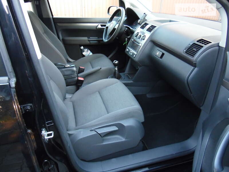 Мінівен Volkswagen Touran 2008 в Стрию